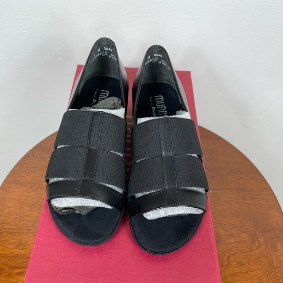 Munro Shoes - MUNRO Naomi Slip-On Sandal In Black